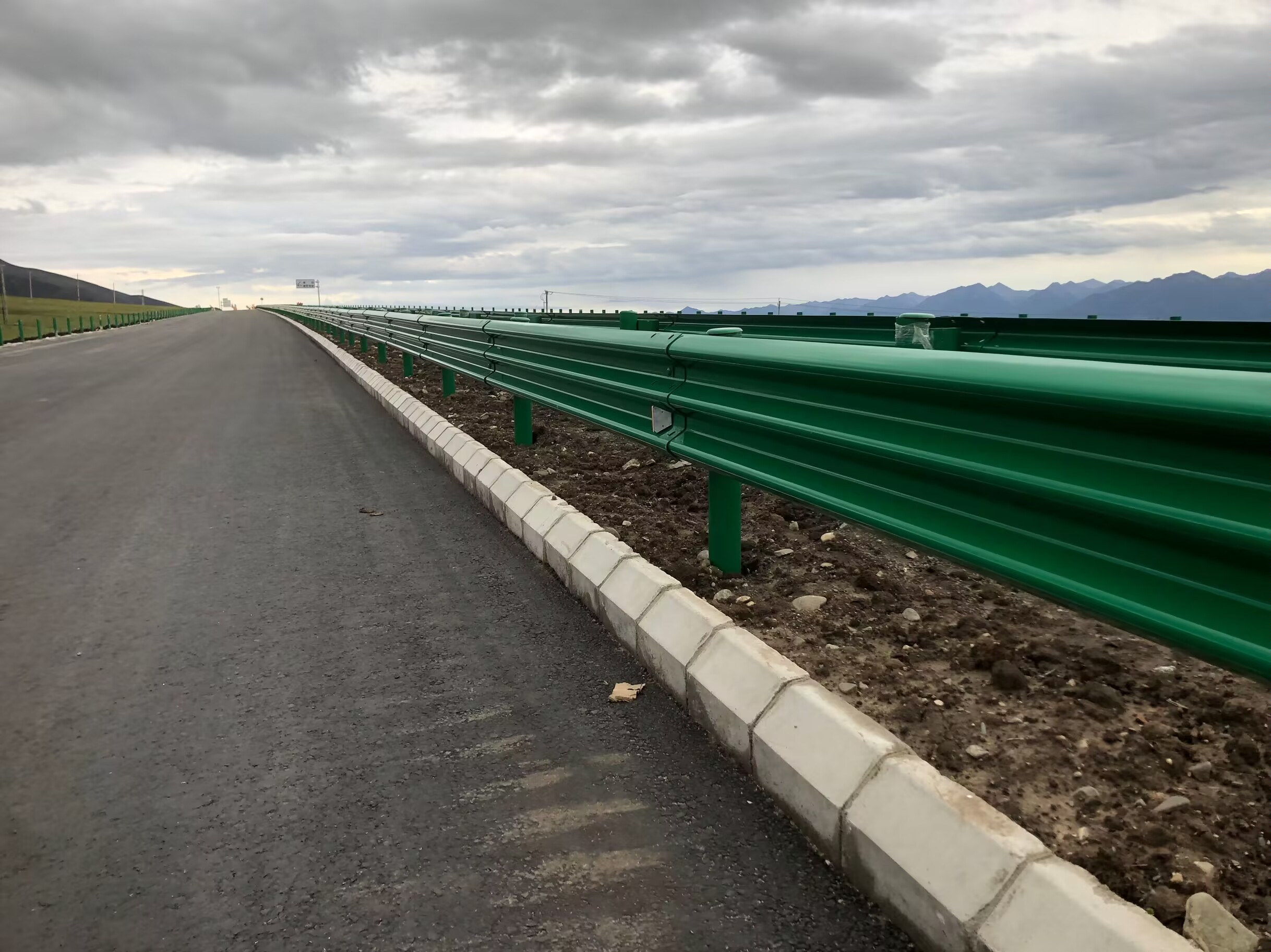 新都区乡村公路波形护栏三波波形护栏 - 推荐